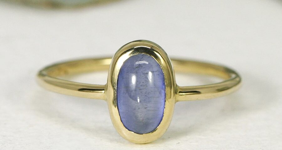 'Simply Beautiful', 18ct Yellow Gold Ring set with a 1.55ct Cabochon cut Ceylon Sapphire