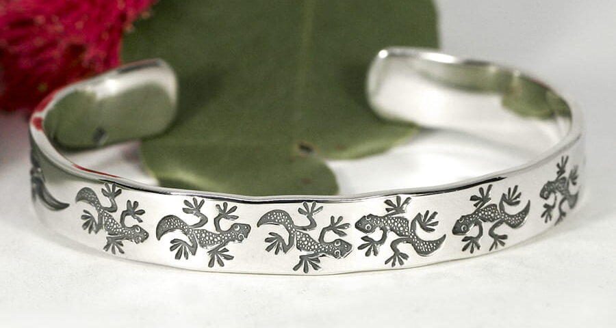 'Geckos and Gumleaves', Design also includes Gumnuts and a Dragonfly on each end