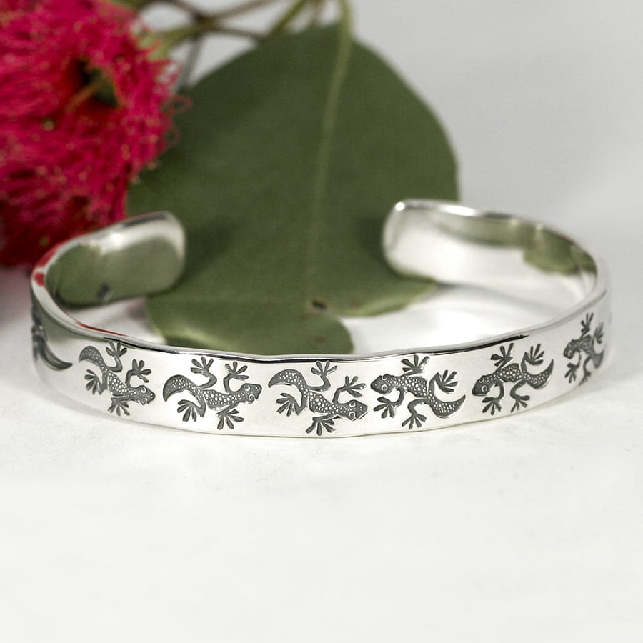 'Geckos and Gumleaves', Design also includes Gumnuts and a Dragonfly on each end