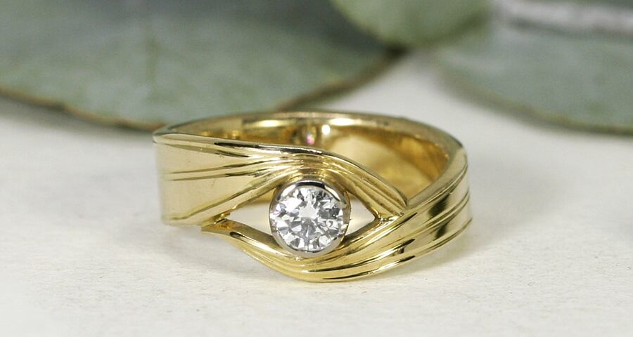 'Honey Myrtle', 18ct Yellow Gold Band and 18ct White Gold Bezel set with a 26pt Diamond