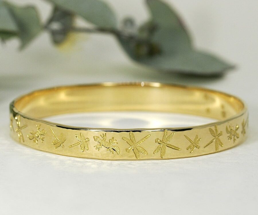 'Golden Dragonfly Dream', 18ct Yellow Gold bangle with Dragonflies and Geckos