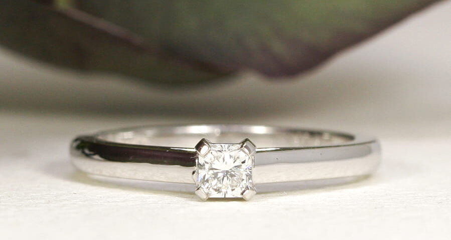 13. 'Radient', 18ct White Gold, set with 0.26ct Diamond