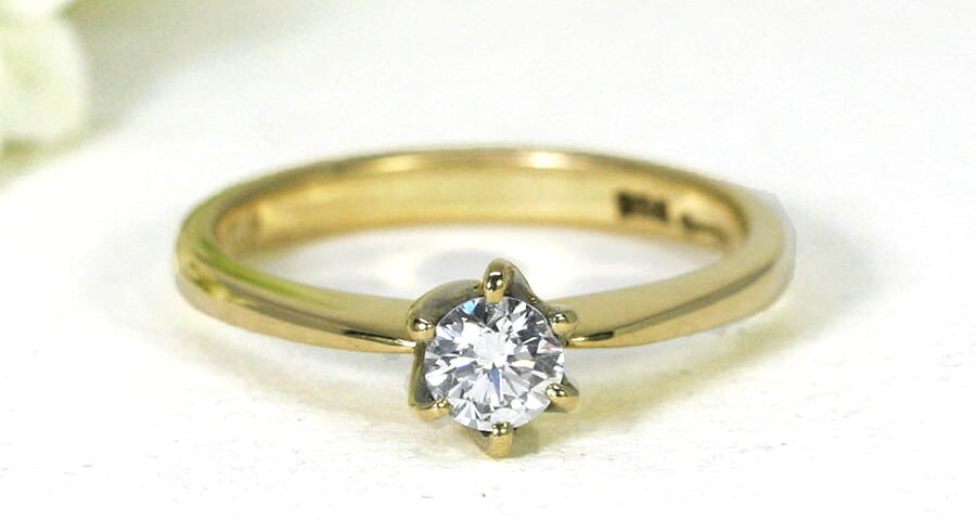 24. 'Tiffany', 18ct Yellow Gold, set with 32pt Diamond