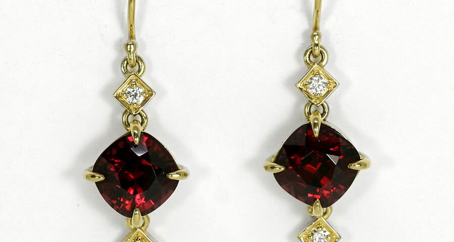 'Marie Antoinette' 18ct yellow gold drop earrings with 2 Garnets 4 EVS diamonds