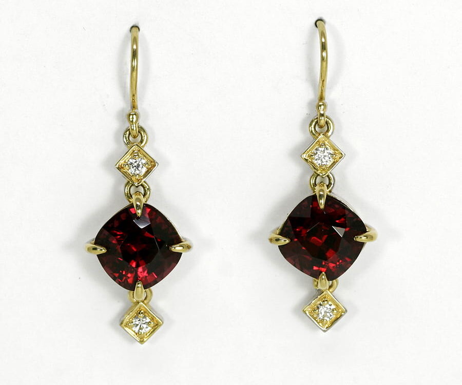 'Marie Antoinette' 18ct yellow gold drop earrings with 2 Garnets 4 EVS diamonds